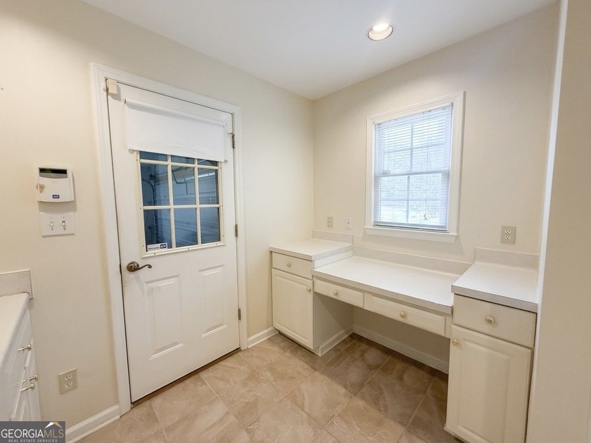 WATERFRONT RETREAT! Where a beautiful lake view and comfortable - photo 23