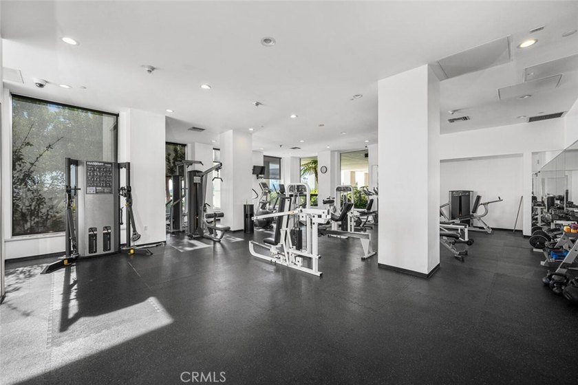 It's not too often that a downtown condo offers the satiating - photo 23