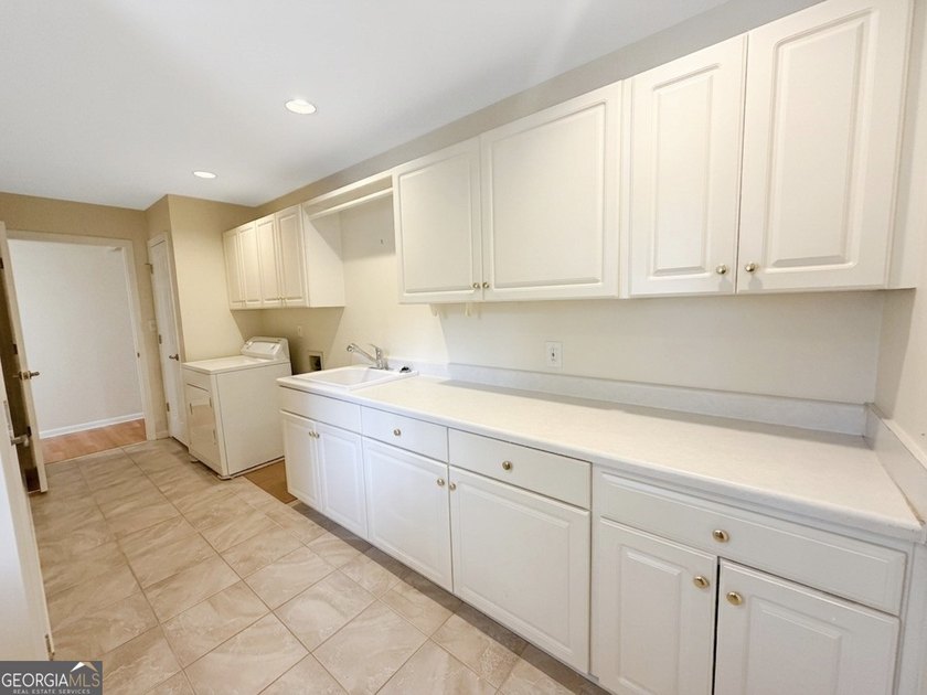 WATERFRONT RETREAT! Where a beautiful lake view and comfortable - photo 24