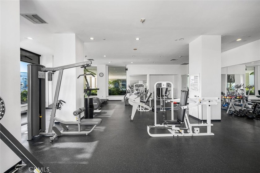It's not too often that a downtown condo offers the satiating - photo 24