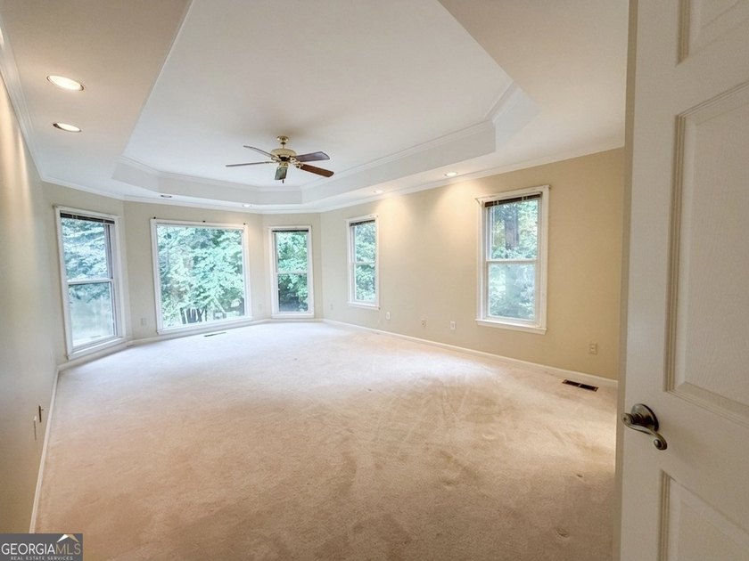 WATERFRONT RETREAT! Where a beautiful lake view and comfortable - photo 25