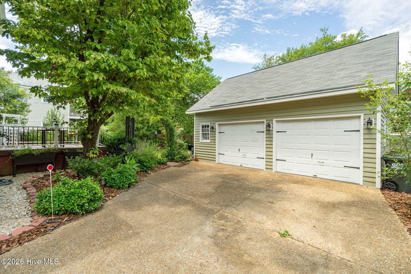 Timeless Elegance in Historic District Gracefully positioned - photo 4