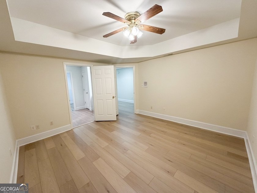 WATERFRONT RETREAT! Where a beautiful lake view and comfortable - photo 35