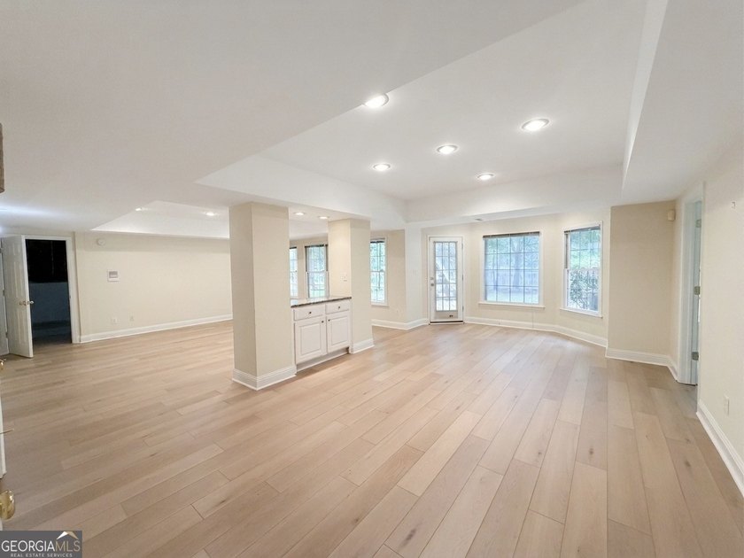 WATERFRONT RETREAT! Where a beautiful lake view and comfortable - photo 39