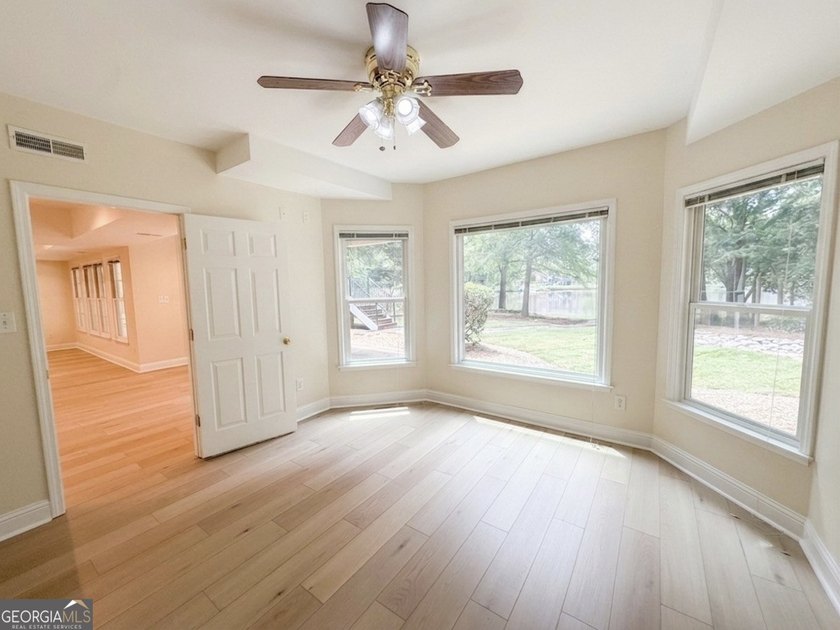 WATERFRONT RETREAT! Where a beautiful lake view and comfortable - photo 42