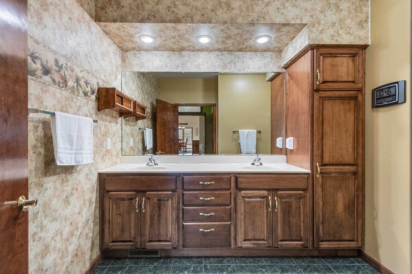 Condo MLS 50326421. Condo living at its best! Experience - photo 42