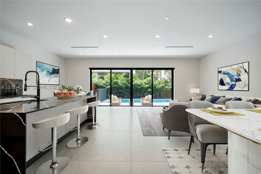 Discover this one-of-a-kind 5-bedroom, 5.5-bath modern townhome - photo 4