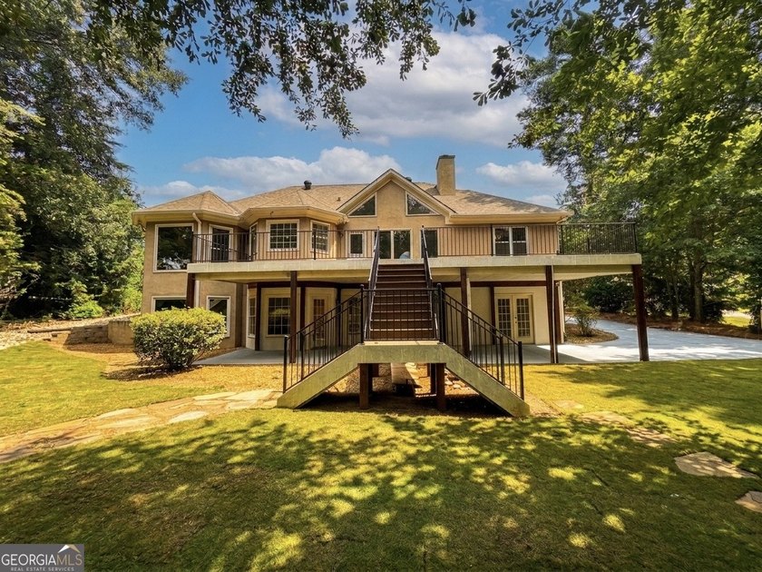 WATERFRONT RETREAT! Where a beautiful lake view and comfortable - photo 48