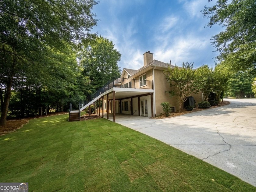 WATERFRONT RETREAT! Where a beautiful lake view and comfortable - photo 50