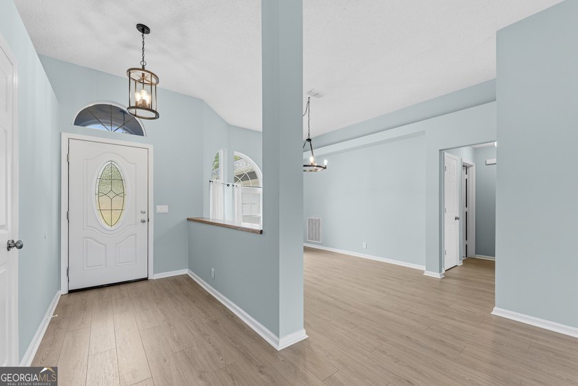 ****SELLERS ARE OFFERING 9,300 TOWARDS CLOSING COST WITH AN - photo 6
