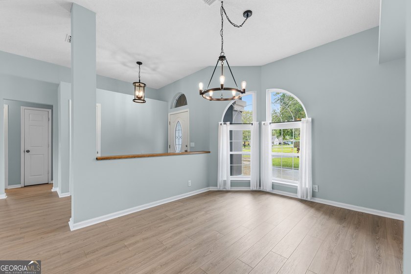 ****SELLERS ARE OFFERING 9,300 TOWARDS CLOSING COST WITH AN - photo 7