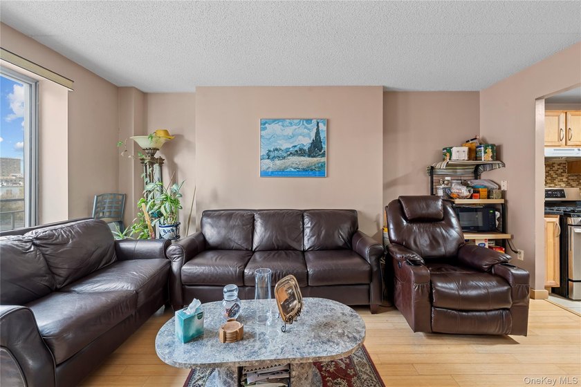 JUST LISTED! MOVE-IN READY 2 BEDROOM, 1 BATH CONDO IN BRONX NY - photo 12