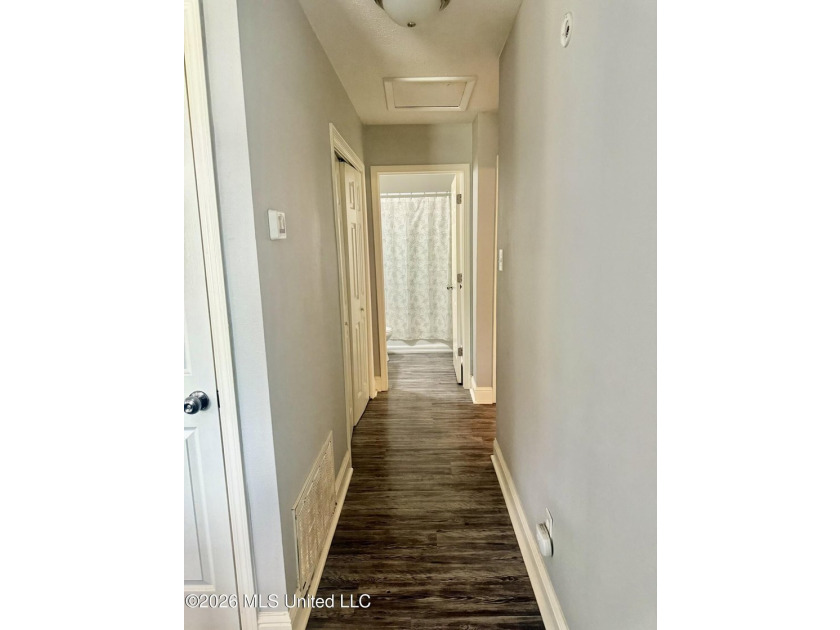 This beautiful House in Biloxi was renovated 4 years ago and - photo 13