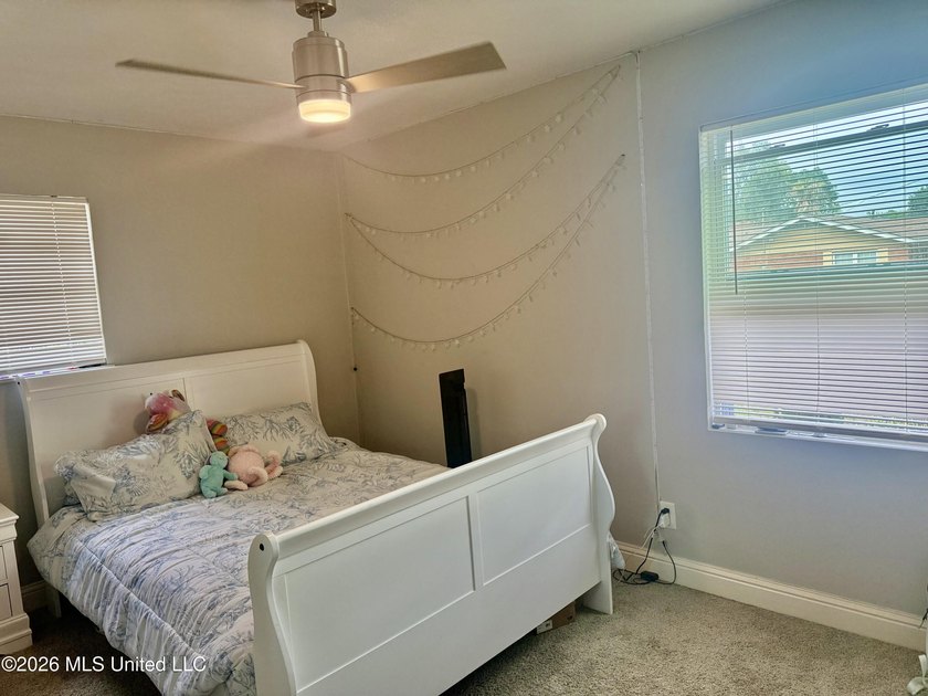 This beautiful House in Biloxi was renovated 4 years ago and - photo 19