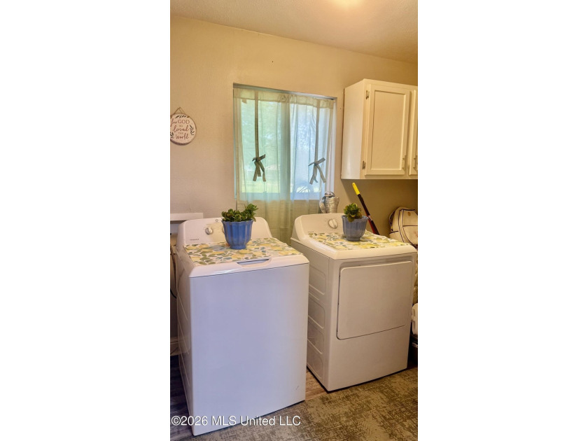This beautiful House in Biloxi was renovated 4 years ago and - photo 26
