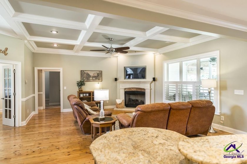 Welcome home to this stunning custom-built, four-sided brick - photo 6