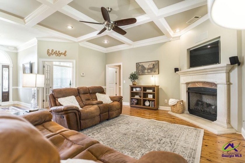 Welcome home to this stunning custom-built, four-sided brick - photo 7