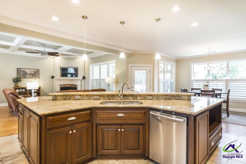 Welcome home to this stunning custom-built, four-sided brick - photo 10