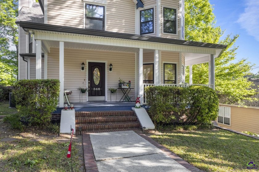 Step into timeless elegance with this stunning Victorian-style - photo 4