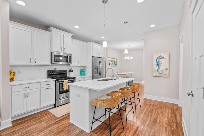 Sought-After Corner Unit in the Heart of Destin - Just Minutes - photo 17