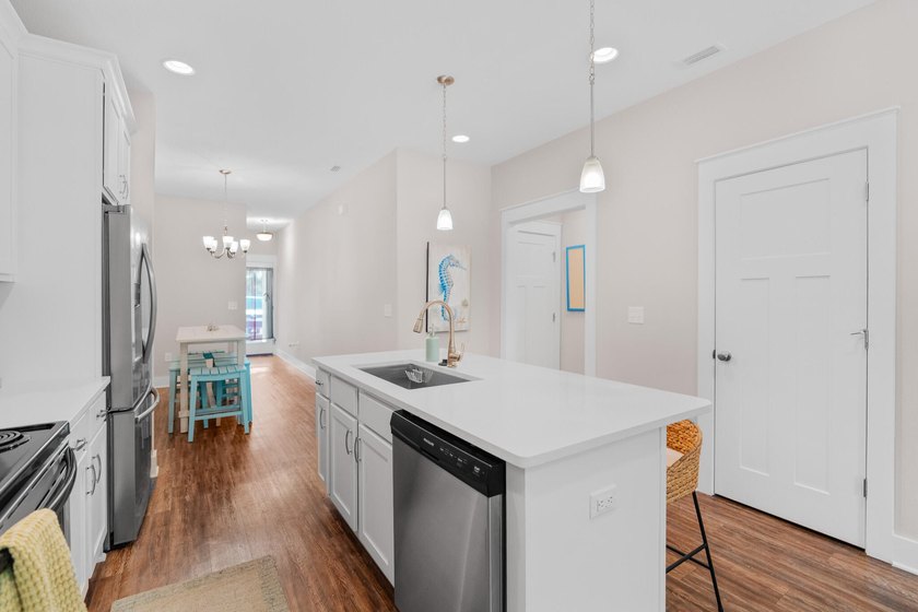 Sought-After Corner Unit in the Heart of Destin - Just Minutes - photo 21