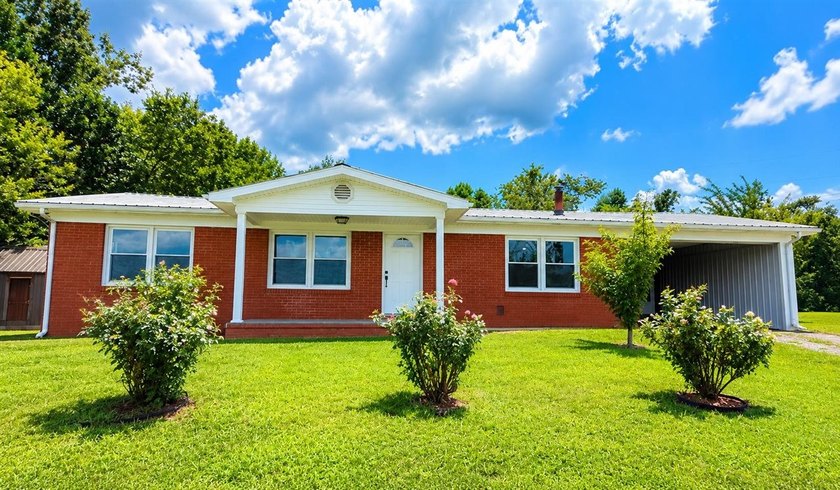 Country Living with Modern Style on nearly an acre! Welcome home - photo 3