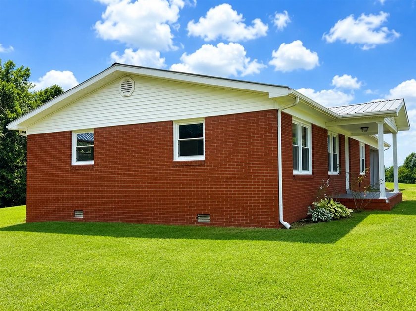 Country Living with Modern Style on nearly an acre! Welcome home - photo 8