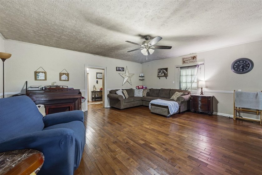 Escape to the peace and charm of country living with this - photo 6