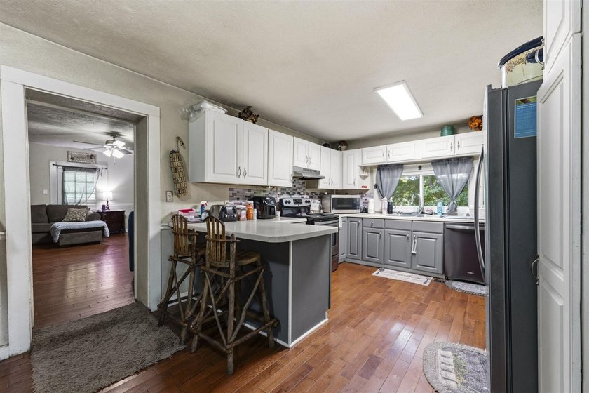 Escape to the peace and charm of country living with this - photo 8