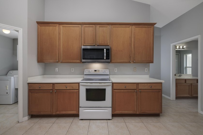 Welcome to this beautifully maintained 3 bedroom, 2 bathroom - photo 15