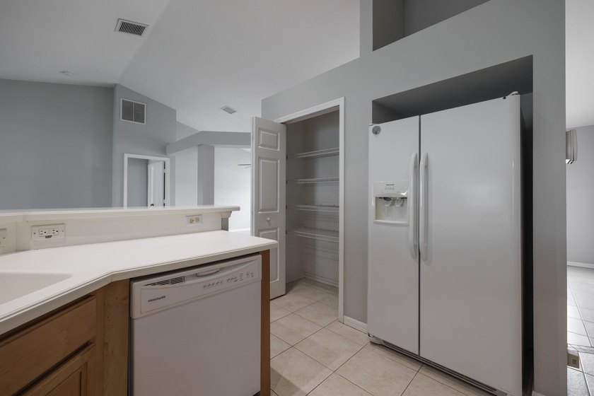 Welcome to this beautifully maintained 3 bedroom, 2 bathroom - photo 16