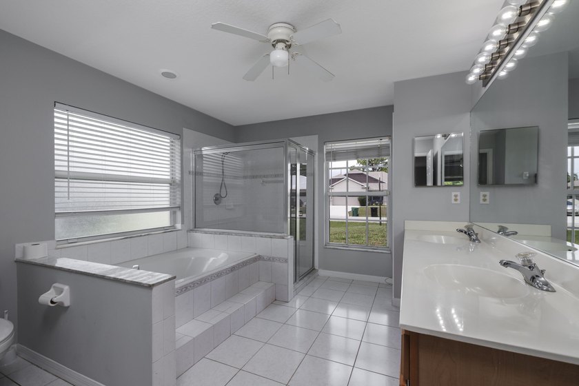 Welcome to this beautifully maintained 3 bedroom, 2 bathroom - photo 19
