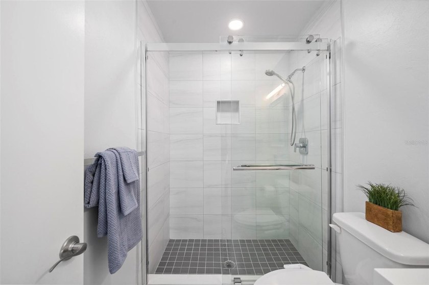 Absolutely stunning 2-bedroom, 2-bathroom remodeled condo with - photo 22