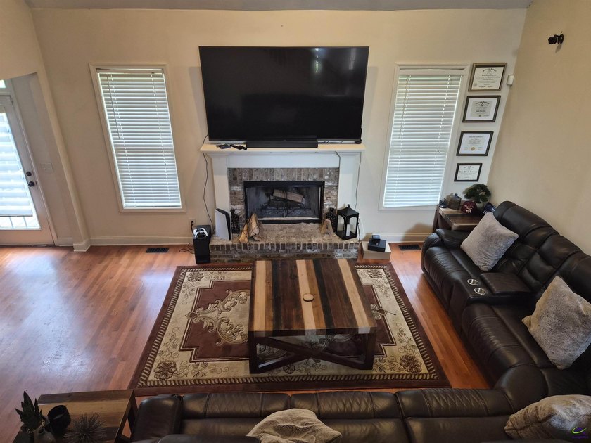 Welcome to 224 Carsons Walk. This home is perfectly tucked away - photo 3