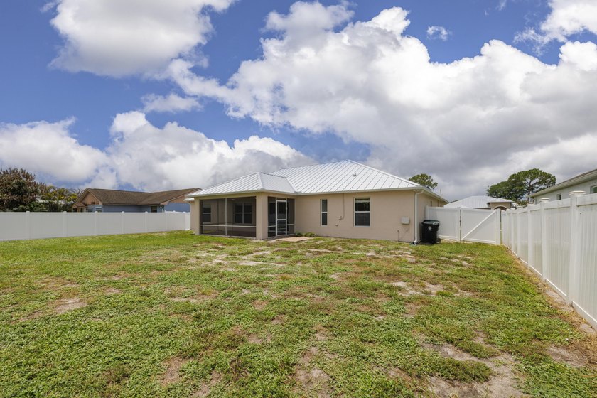 Welcome to this beautifully maintained 3 bedroom, 2 bathroom - photo 30