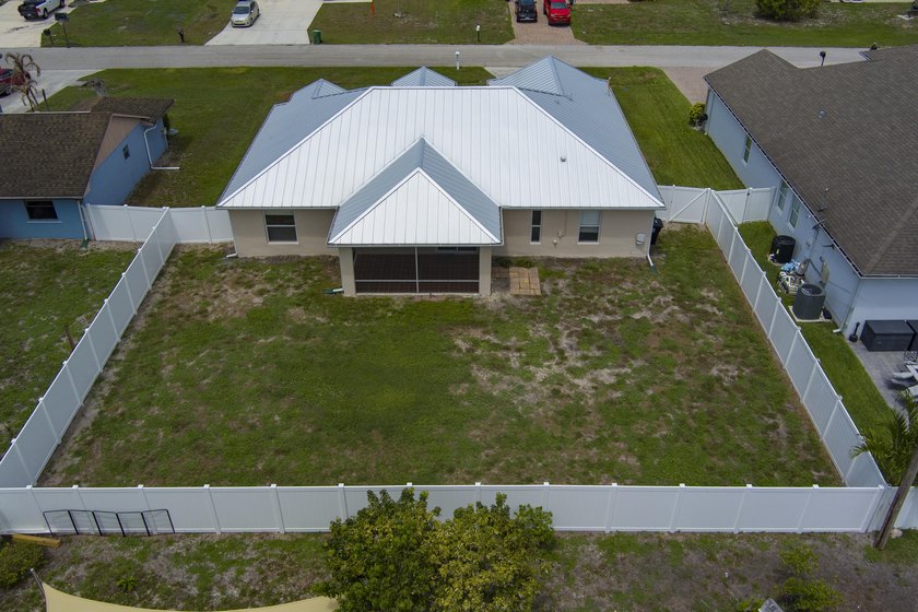 Welcome to this beautifully maintained 3 bedroom, 2 bathroom - photo 34