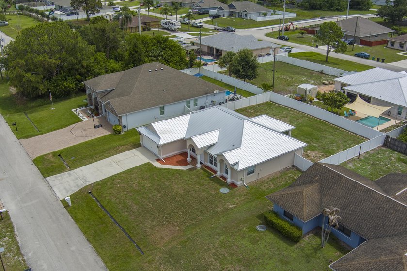 Welcome to this beautifully maintained 3 bedroom, 2 bathroom - photo 37