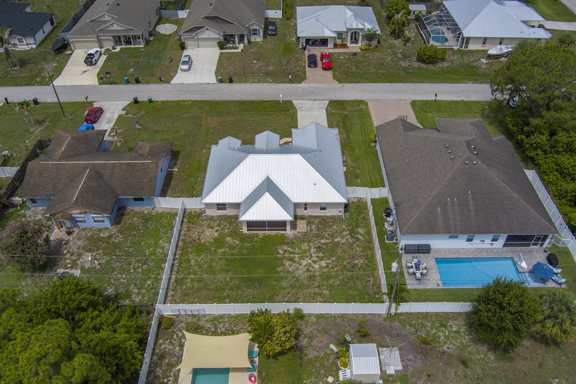 Welcome to this beautifully maintained 3 bedroom, 2 bathroom - photo 40