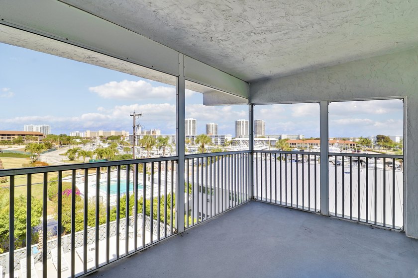 Welcome to Yacht Club Drive! This 32 unit building offers - photo 5