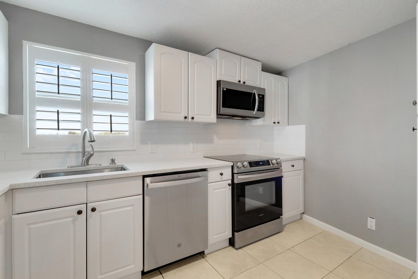 Welcome to Yacht Club Drive! This 32 unit building offers - photo 8