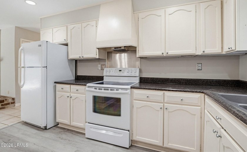 Recently renovated 3BR/2BA home in the Mink Point neighborhood! - photo 13