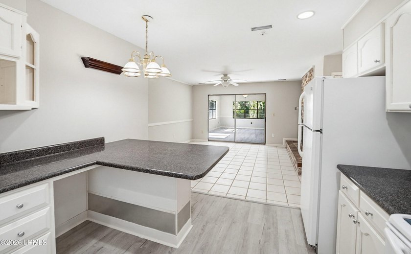 Recently renovated 3BR/2BA home in the Mink Point neighborhood! - photo 14