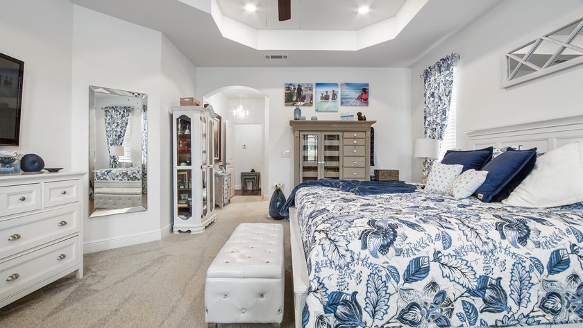 Discover this immaculate, like-new 3,058 sq ft ranch-style - photo 14
