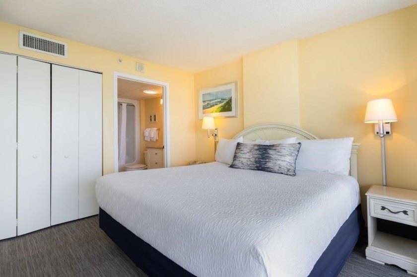 Wake up to breathtaking ocean views from this stunning 2-bedroom - photo 23