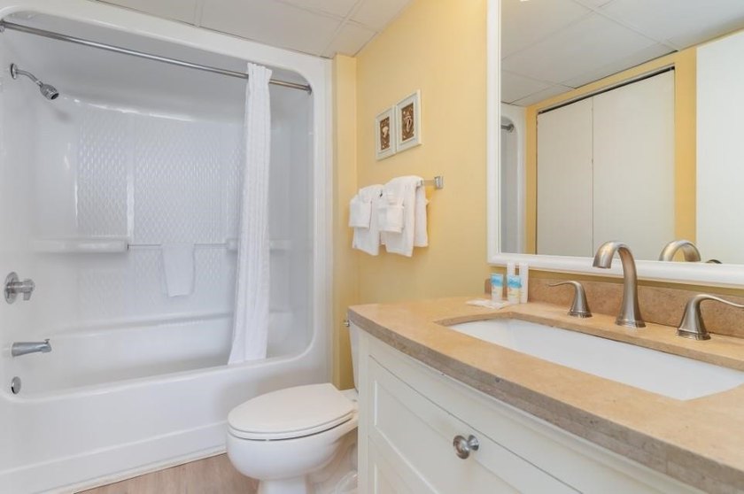 Wake up to breathtaking ocean views from this stunning 2-bedroom - photo 25