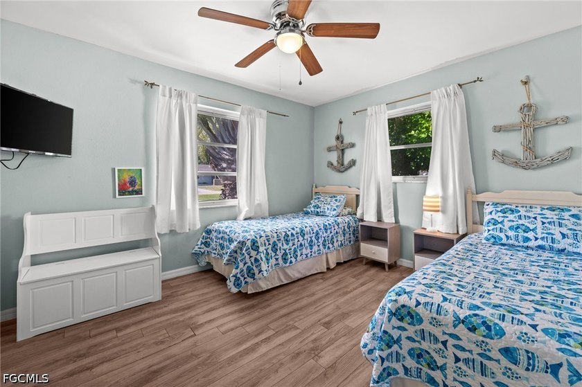 Welcome to this beautifully renovated 3-bedroom, 2-bathroom pool - photo 29