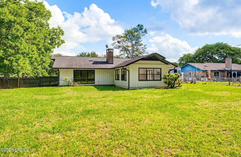 Recently renovated 3BR/2BA home in the Mink Point neighborhood! - photo 33