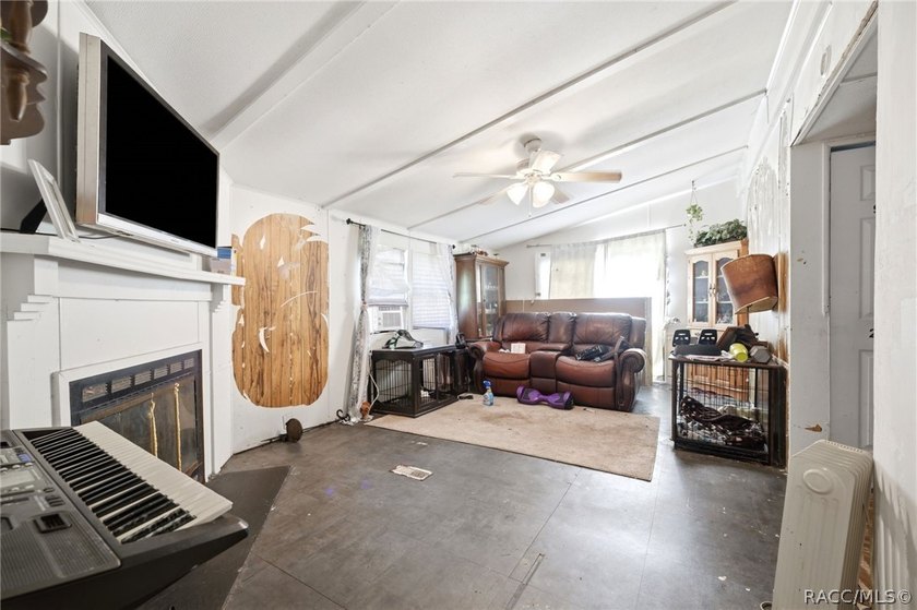 Located on a 0.19-acre corner lot in Floral City, this - photo 17