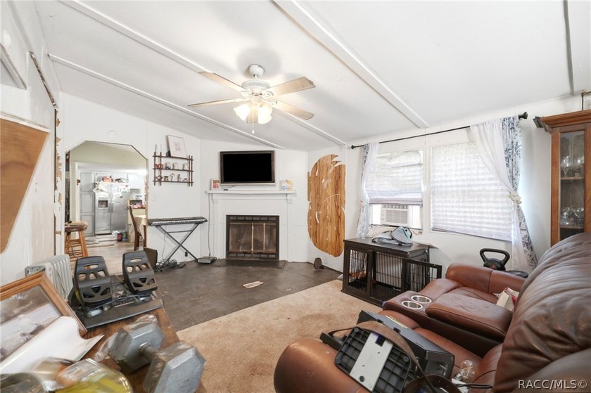 Located on a 0.19-acre corner lot in Floral City, this - photo 18