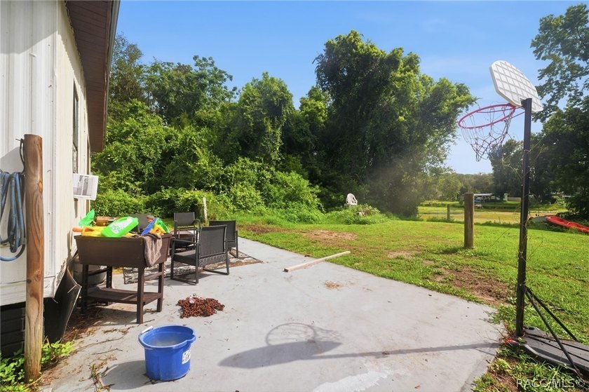 Located on a 0.19-acre corner lot in Floral City, this - photo 33